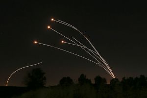 Israël estime que l'Iran lancera des missiles sur son territoire même s'il ne participe pas initialement à la nouvelle offensive annoncée par Trump