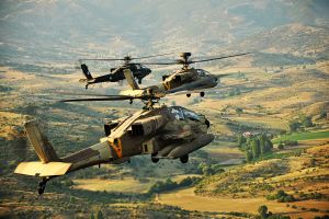 Israël va acquérir 12 hélicoptères d'attaque Apache de pointe auprès des États-Unis