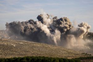 Rapport : Le Hezbollah abandonne la crête d'Ali al-Taher sur ordre de l'Iran