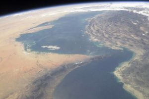 Trump affirme que l'Iran est au bord de la faillite suite à la fermeture du détroit d'Ormuz